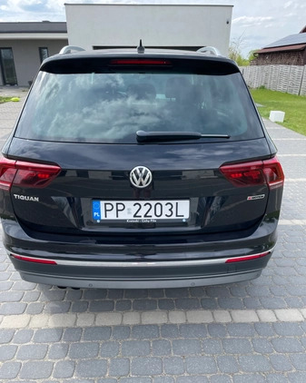 Volkswagen Tiguan cena 117000 przebieg: 128000, rok produkcji 2018 z Szczecinek małe 79